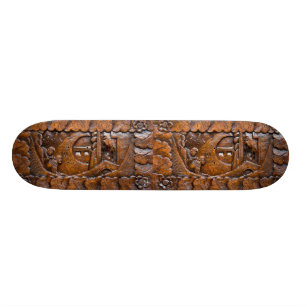 Geschnitzter hölzerner orientalischer Blick Skateboard