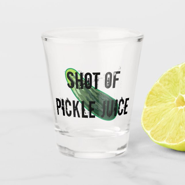 Geschossen vom Essiggurken-Saft Schnapsglas (Vorderseite)