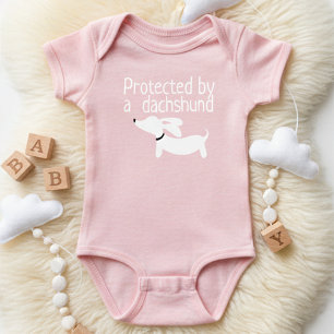 Geschützt von einer Dackel Baby Girl Outfit Strampler