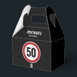 Geschwindigkeitsbegrenzungsschild mit CUSTOM AGE G Geschenkschachtel<br><div class="desc">Passen Sie Ihr Alter für die perfekte Autos und Fahrer themed Geburtstagsparty an. Rotes Rundverkehrsschild mit modernem grafischen Stil. Bitte Karo der passenden Kollektion für KOORDINIERENDE GEGENSTÄNDE. Originale Kunstwerke von PUPSIKU STUDIO. 100% einzigartiges Produkt</div>