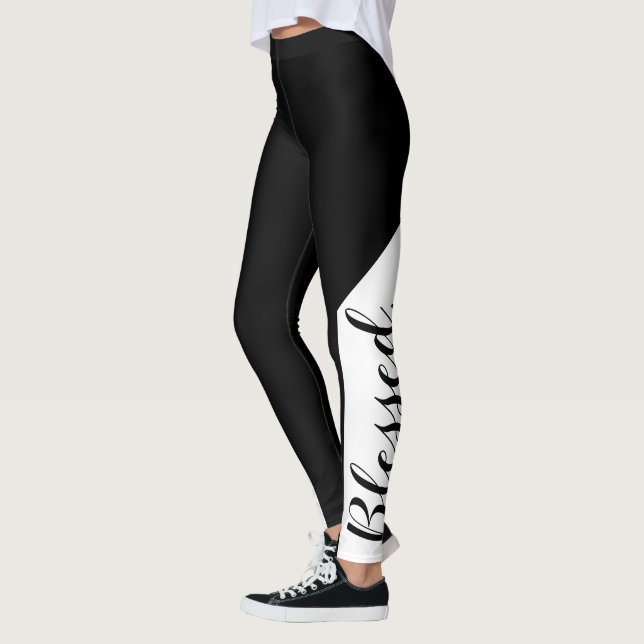  Gesegnet. Schwarz-weißes, modernes Drehbuch Chris Leggings (Links)