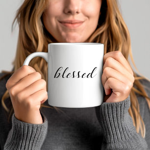 Gesegnet - Schwarzes Schriftdesign Zitat Kaffeetasse