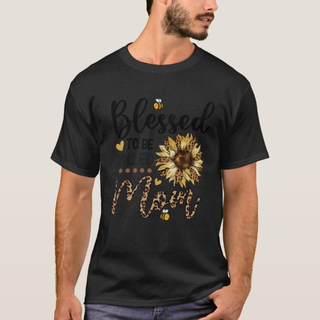 Gesegnet, um als Mama Leopard Sonnenblume Biene T-Shirt (Vorderseite)
