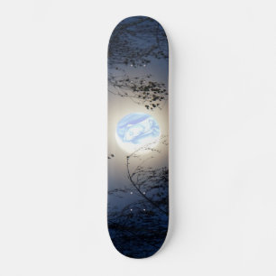 Gesegnete Jungfrau Mary im Moon Lite-Wald Skateboard