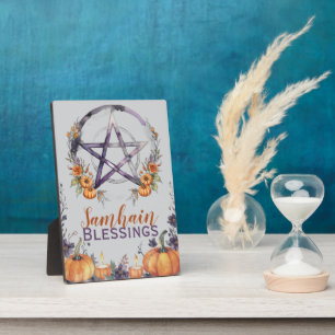 Gesegnetes Samhain-Pentakel und Herbstkürbis-Altar Fotoplatte