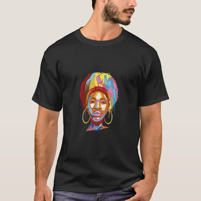 Gesicht einer schwarzen Frau mit großen Ohrringen T-Shirt (Vorderseite)