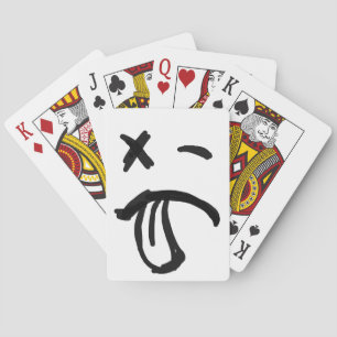 Gesicht mit schwarzem Auge und Zungenstich Spielkarten