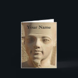 Gesichter der Tutankhamun Geburtstagskarte Karte<br><div class="desc">Dieses auffallende Foto ist das Gesicht der Statue des Jungen König Tutankhamun, der noch heute in den Ruinen des Tempels von Karnak in Luxor, Ägypten steht. Tutankhamun war ein wenig bekannter Pharao der späten 18. Dynastie im alten Ägypten, bis sein intaktes Grab, voll von wunderbaren Schätzen, 1922 im Tal der...</div>
