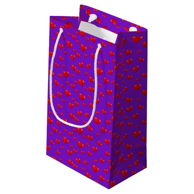 Gespeicherte rote Herzen auf Lila Kleine Geschenktüte (Rückseite Schrägansicht)