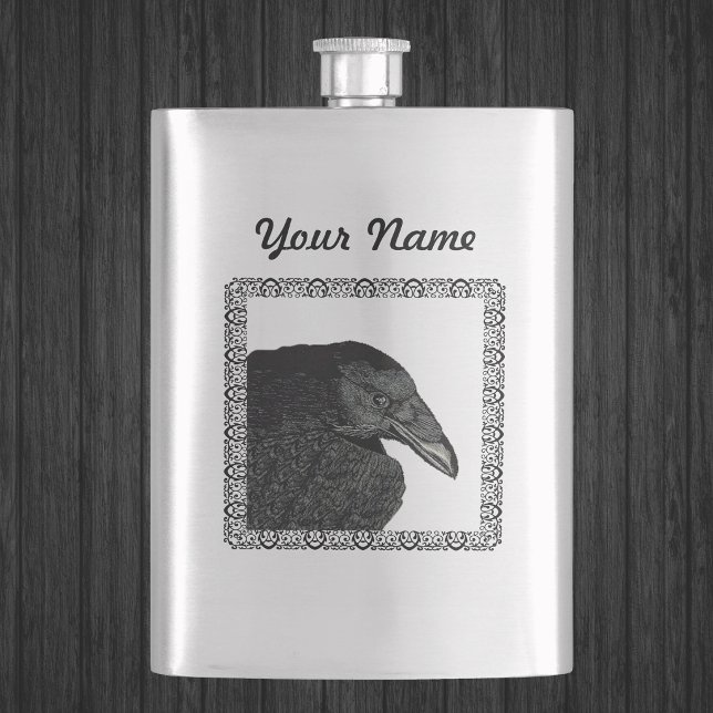 Gespenstisches schwarzes Krähen-Raben-Gesicht Flachmann (Head shoulders of Gothic black crow in ornate black frame on silver drinking flask.)