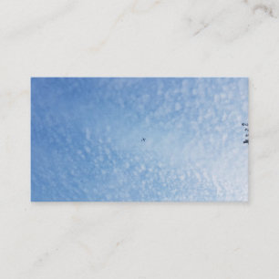 Gesprenkeltes weißes Wolken-blauer Himmel-Flugzeu Visitenkarte