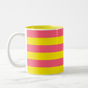Gestaltung der rosa und gelben Streifen Zweifarbige Tasse