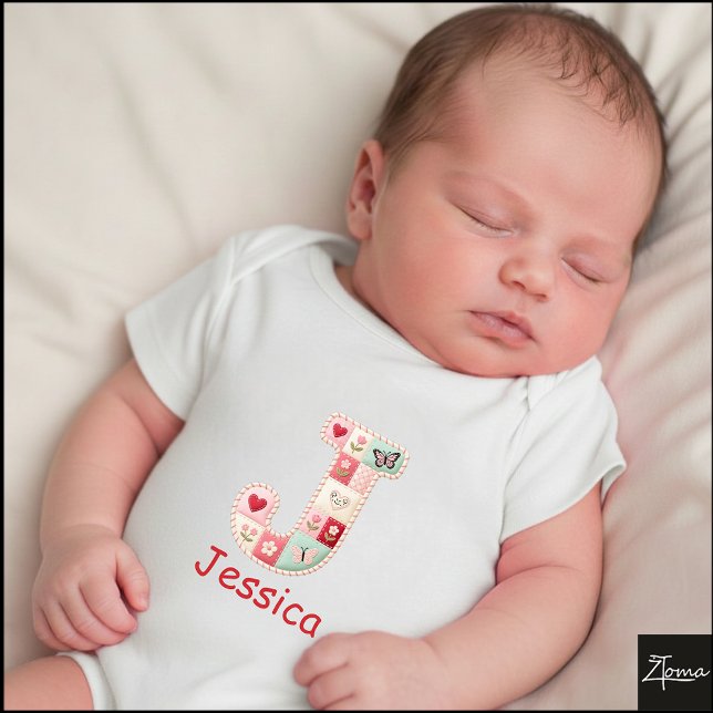 Gesteppter Patchwork-Initialbuchstabe J Kinderzimm Baby Strampler (This is a sample design. There are several models to choose from, with the name and color changed.)