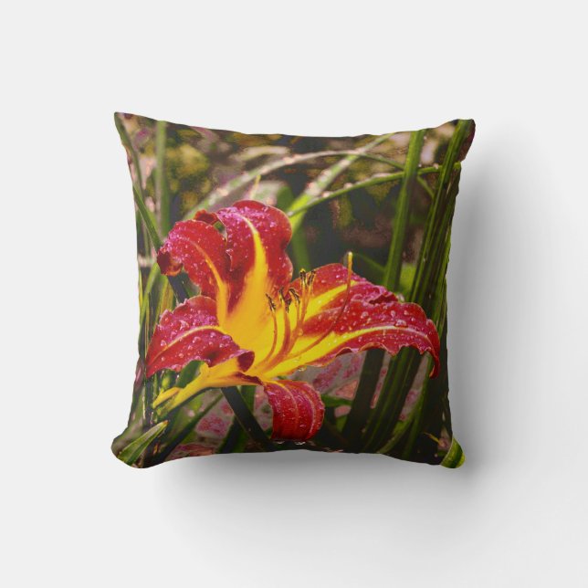 Gestern Lily nach dem Regen Kissen (Vorderseite)