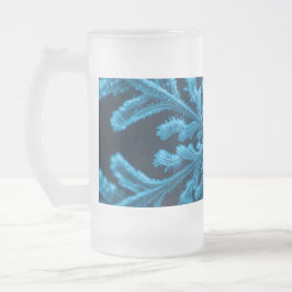Gestreifte Eleganz: Intricate Blue Snowflake Desig Mattglas Bierglas