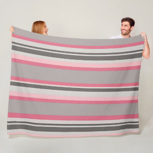 Gestreifte Farbtöne von Rosa und Grau Fleecedecke