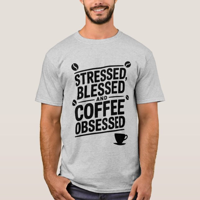 Gestresstes, gesegnetes und von Kaffee besessenes  T-Shirt (Vorderseite)