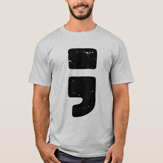 Gestresstes schwarzes Satzzeichen Semikolon T-Shirt (Vorderseite)