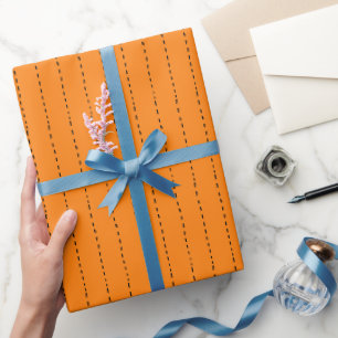 Gestrichelte Linien auf Orange Geschenkpapier