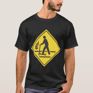 Getan im extremen Roller-Zeichen-T - Shirt