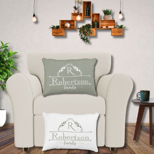 Geteilter Familienname Monogramm Dusty Sage Rahmen Dekokissen