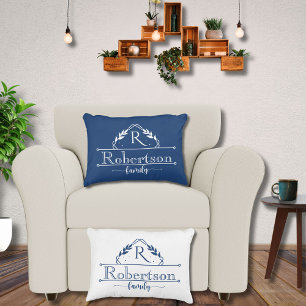 Geteilter Monogramm-Familienname Rahmen in Mittern Dekokissen
