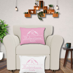 Geteiltes Monogramm Familienname Baby Pink Rahmen Dekokissen