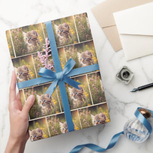 Getigertes Kätzchen in Wildblumen Geschenkpapier