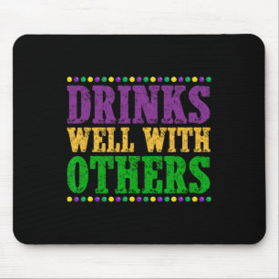 Getränke gut mit anderen Funny Mardi Gras 2025 Mousepad