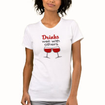 Getränke gut mit anderen T - Shirt