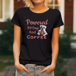 Getrieben von Hunden und Kaffee T-Shirt