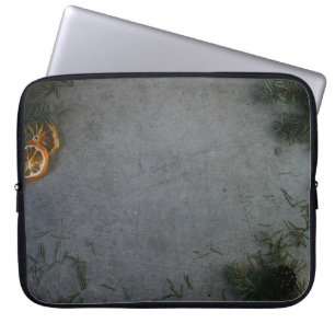GETROCKNETE ORANGEN + PINE. LAPTOPSCHUTZHÜLLE