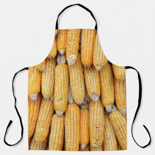 Getrockneter Mais, der gestapelt wurde. Schürze