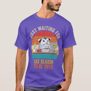 Gewartet, dass die Steuersaison über sarkastische  T-Shirt