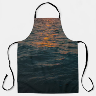 GEWÄSSER BEI SONNENUNTERGANG SCHÜRZE