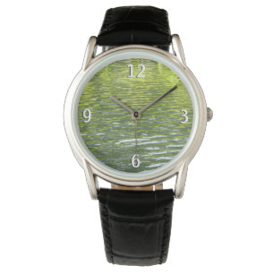 Gewässer von Eichenbachgelb und Grünlandschafts-Fo Armbanduhr