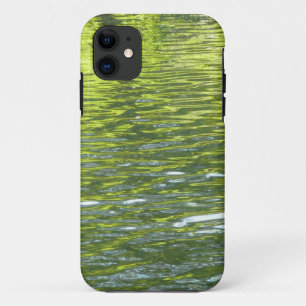Gewässer von Eichenbachgelb und Grünlandschafts-Fo iPhone 11 Hülle