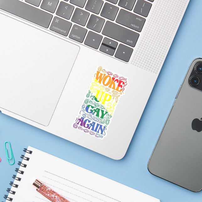 Geweckt Gay wieder - Funny LGBTQ+ Prix Aufkleber (Laptop mit iPhone)