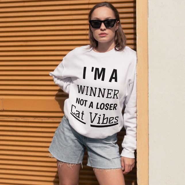 Gewinner Cat Vibes Funny Modern Zitat Personalisie Sweatshirt (Von Creator hochgeladen)