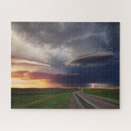 Gewitter und Blitze bei Sonnenuntergang in Wyoming