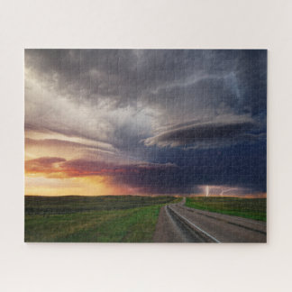 Gewitter und Blitze bei Sonnenuntergang in Wyoming