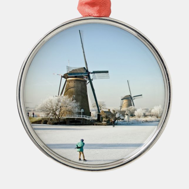 Gewöhnlich niederländisches Eis-Skaten bei Silbernes Ornament (Vorne)