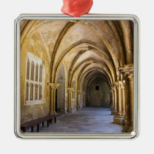 Gewölbter Kathedralenkloster Gang Ornament Aus Metall