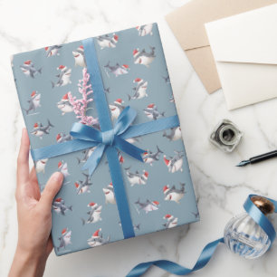 Geworfene Weihnachtshai auf Hellgrau-Blau Geschenkpapier