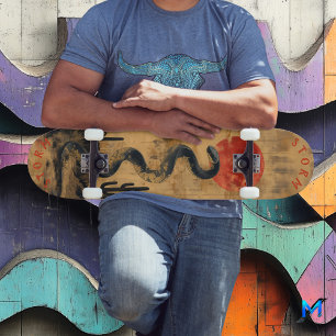 Gewundene Wüsten-Schlange unter rotem Mond, Retro Skateboard