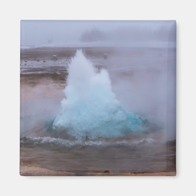 Geysir (heiße Quelle) in Island Magnet (Vorne)