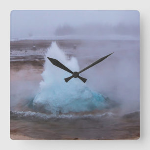 Geysir (heiße Quelle) in Island Quadratische Wanduhr