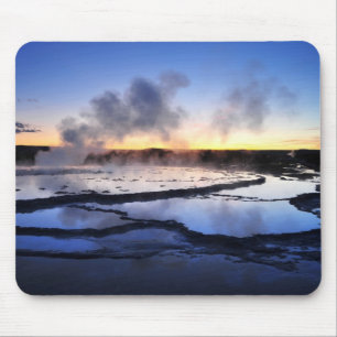 Geysir-Rauch am Sonnenuntergang Mousepad