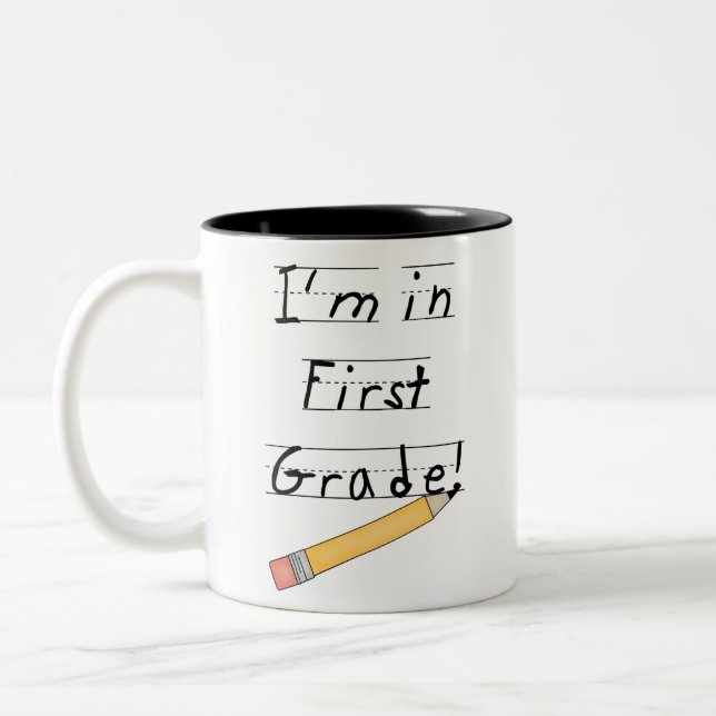 Gezeichneter Papier-und Bleistift-erster Grad Zweifarbige Tasse (Links)