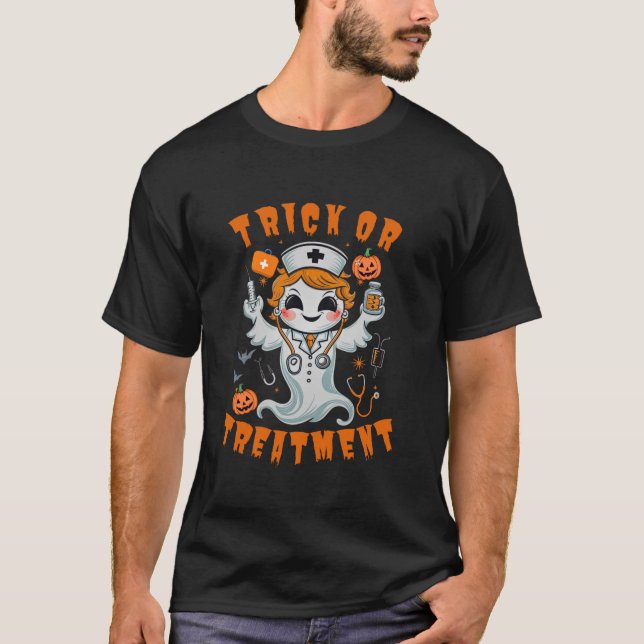 Ghost Nurse Doktor Funny Halloween Trick oder Trea T-Shirt (Vorderseite)